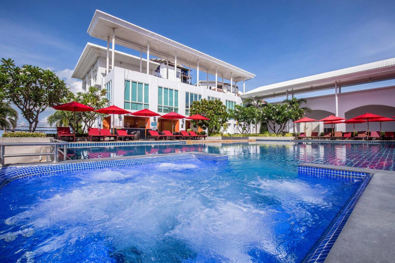 D Varee Jomtien Beach, Pattaya Dış mekan fotoğraf The swimming pool at the hotel