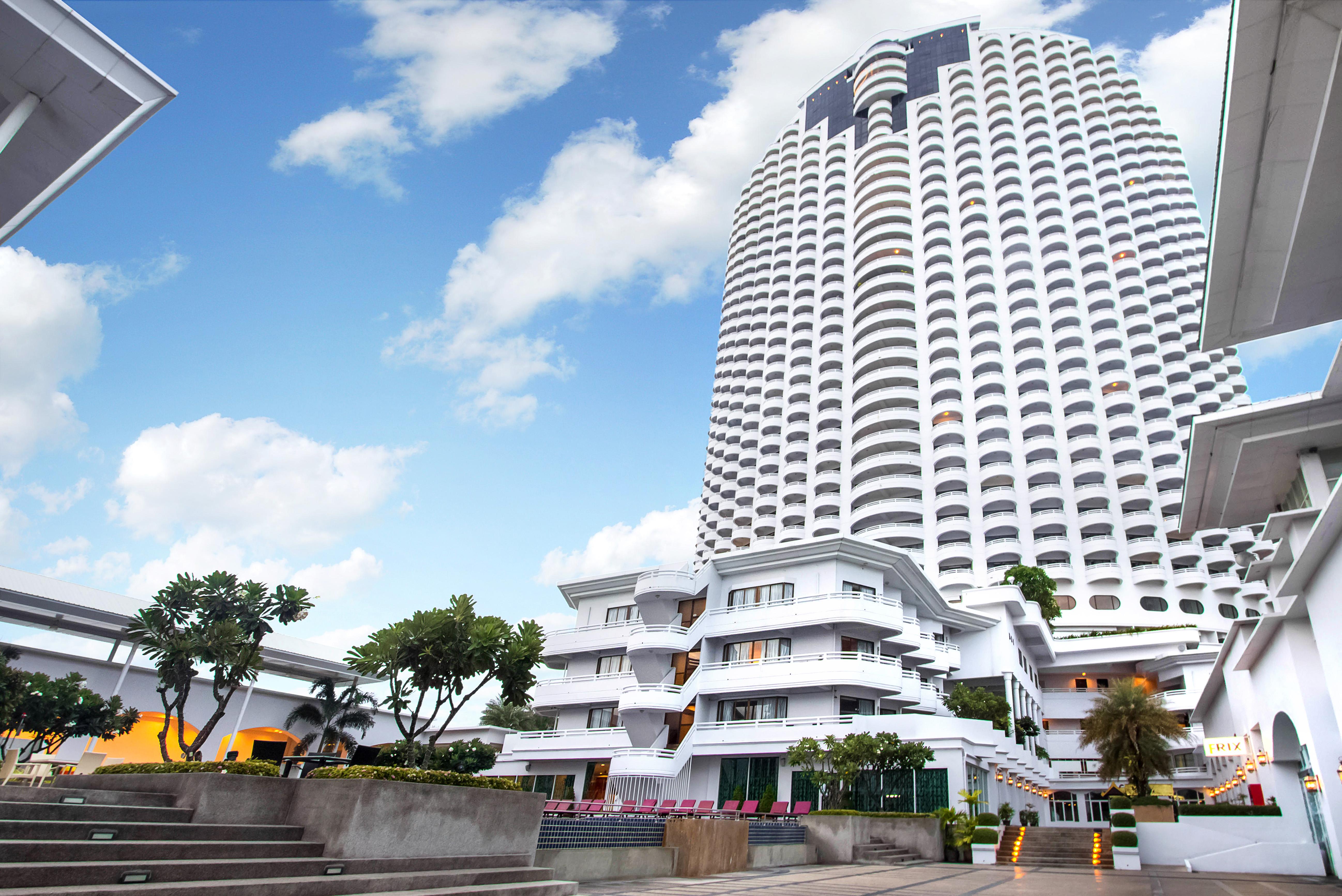 D Varee Jomtien Beach, Pattaya Dış mekan fotoğraf Royal Paragon Hospital