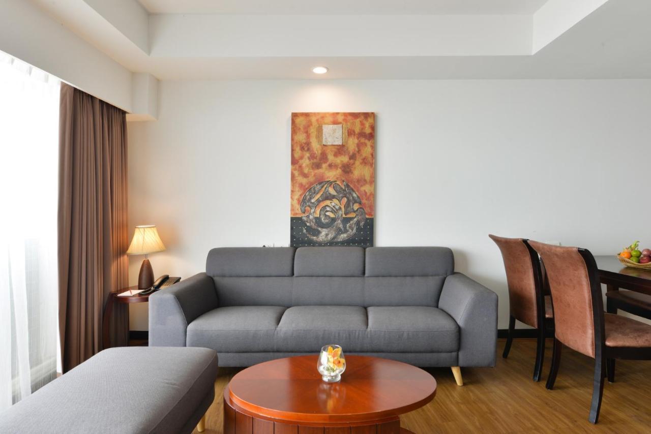D Varee Jomtien Beach, Pattaya Dış mekan fotoğraf A living room in a serviced apartment in Kuala Lumpur, Malaysia